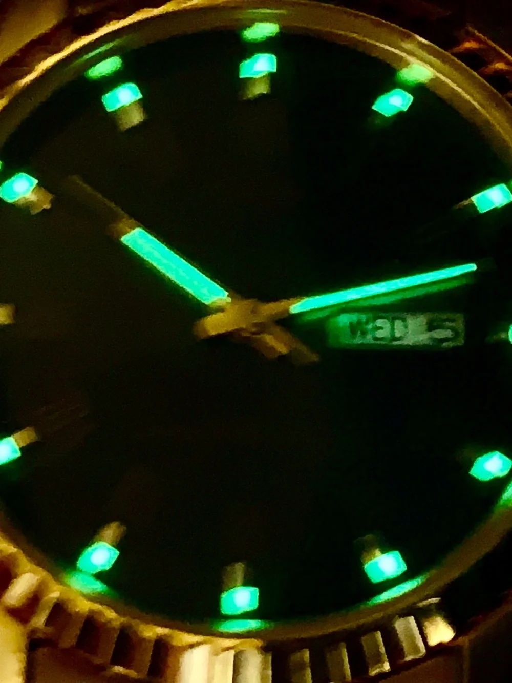 PULSAR By SEIKO V733-0A00 Men’s Vintage Wristwatch Day/Date Working New Battery